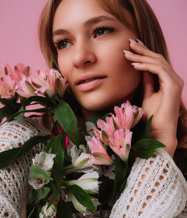 Young woman focused on a point in the distance